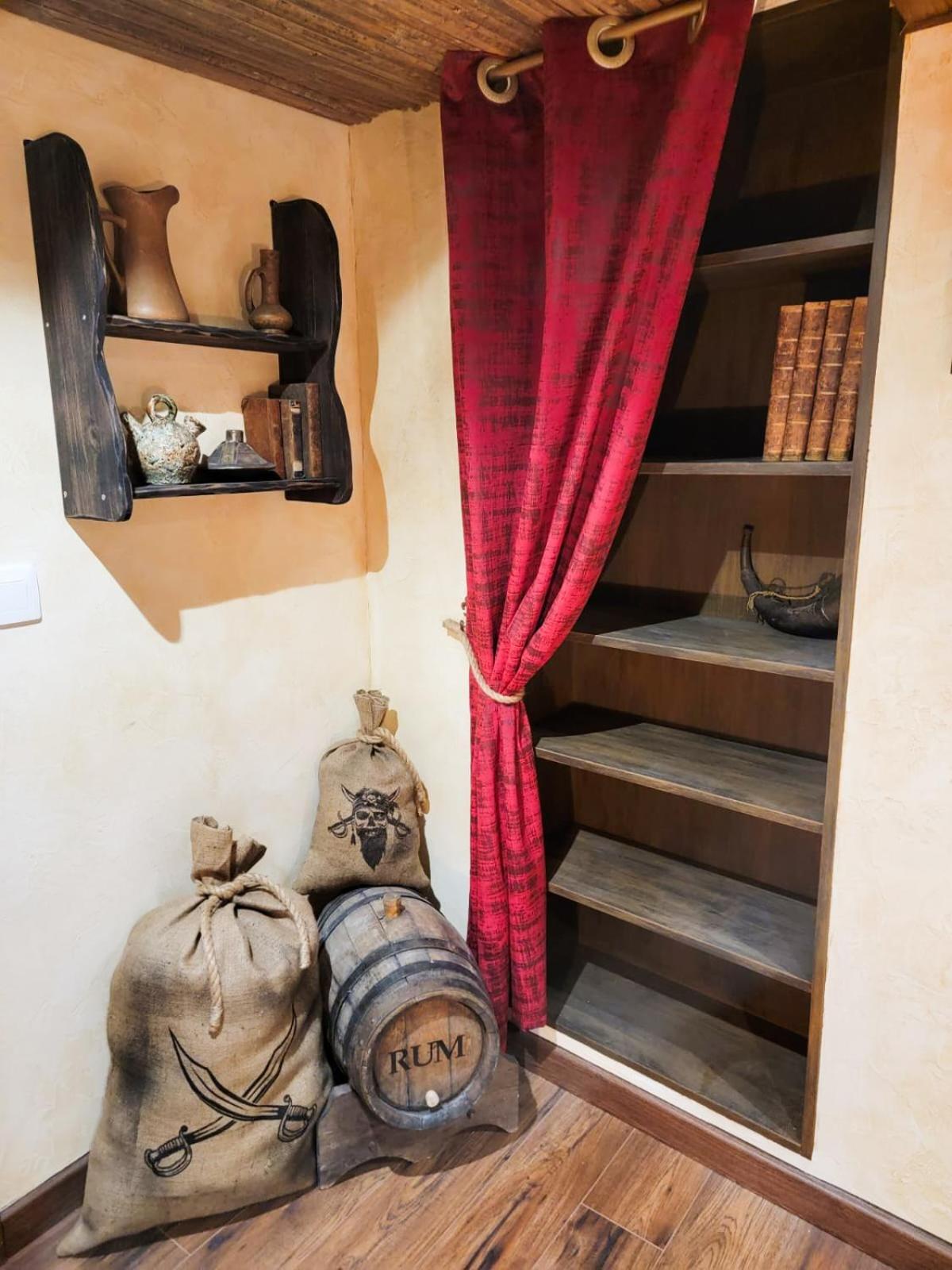 Le Repaire Des Pirates Logement Magique Sainte-Croix-en-Plaine Kültér fotó